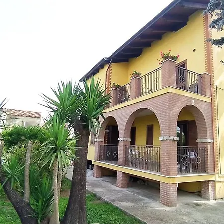 Madi - Bed and Breakfast Πέστουμ